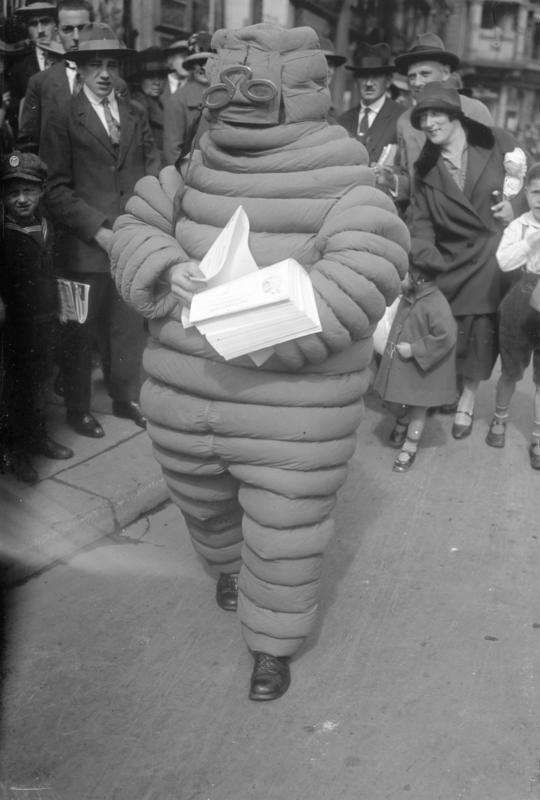 Bibendum arriving in the streets of Berlin, 1931