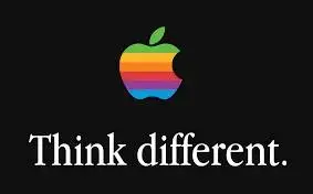 Il vecchio logo arcobaleno di Apple con lo slogan «Think different.»  in uso tra la fine degli anni novanta e l'inizio degli anni 2000, coniato dall'agenzia pubblicitaria TBWA\Chiat\Day di Los Angeles