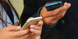 Cell phones to be banned in SC schools by 2025