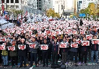 Seoul: over 100,000 union members demonstrate against right-wing government