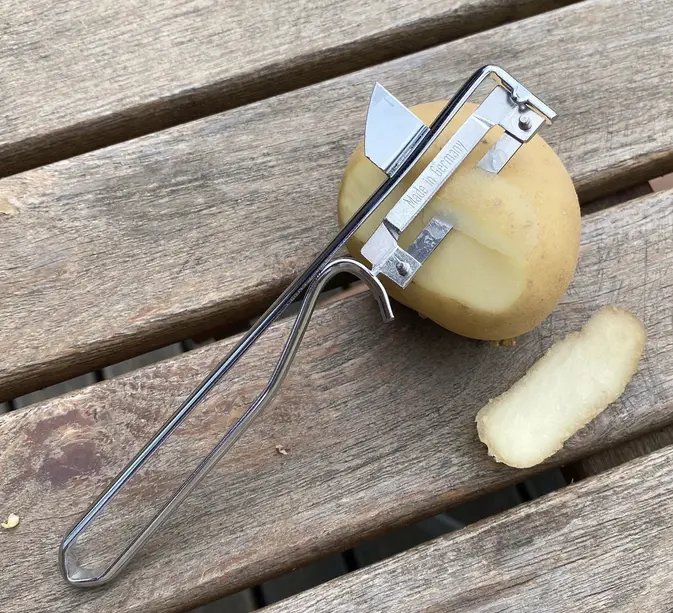 OXO Good Grips Swivel Peeler -Vegetable Potato Peeler BRAND NEW