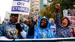 Hundreds of workers on strike rally in downtown Detroit