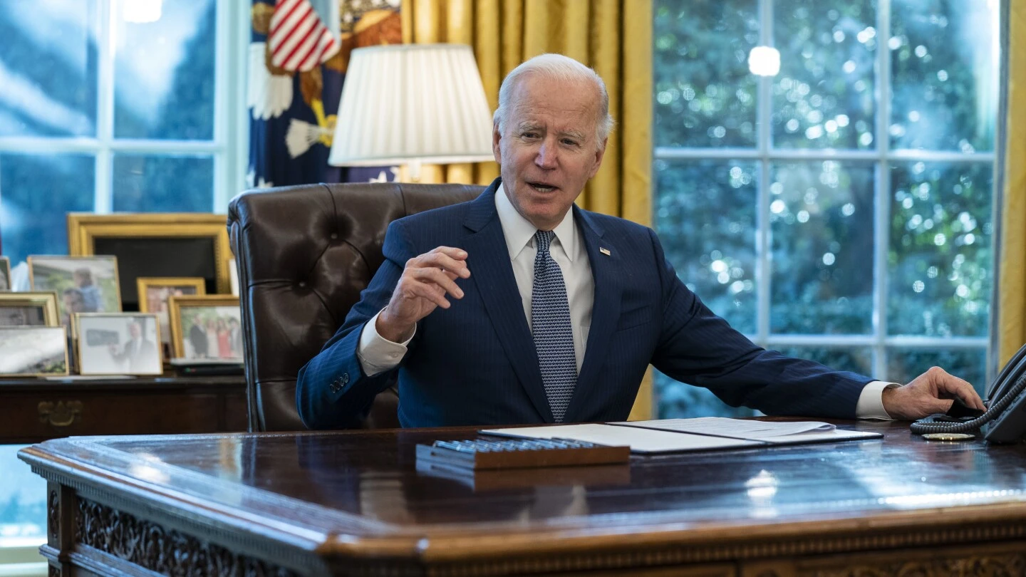 Biden got an Oval Office letter from Trump and may leave one in the desk himself. It’d be a first